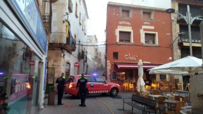 Una fregidora provoca un incendi en un establiment de la plaça de la Font