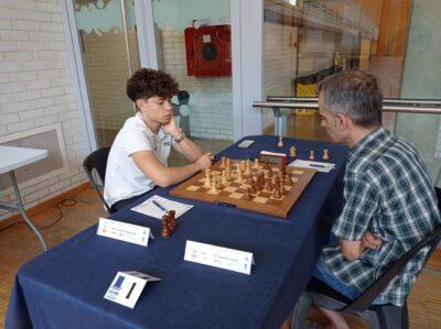 Jan Travesset es converteix en el jugador més jove en  guanyar l’Open Internacional d’Escacs de Torredembarra