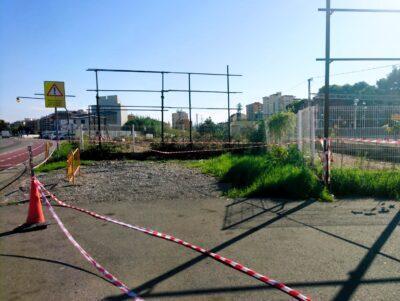 Aparcament d’autobusos provisional al costat de l’estació de Torredembarra durant les obres ferroviàries