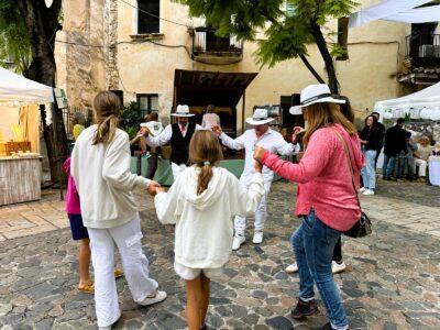 Gran afluència de públic a la XIII Fira d’Indians, malgrat les inclemències meteorològiques